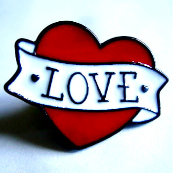 ENAMEL PIN HEART LOVE